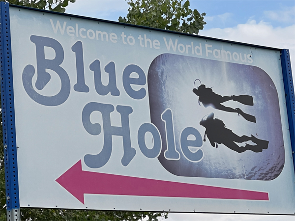 Blue Hole sign with scuba divers