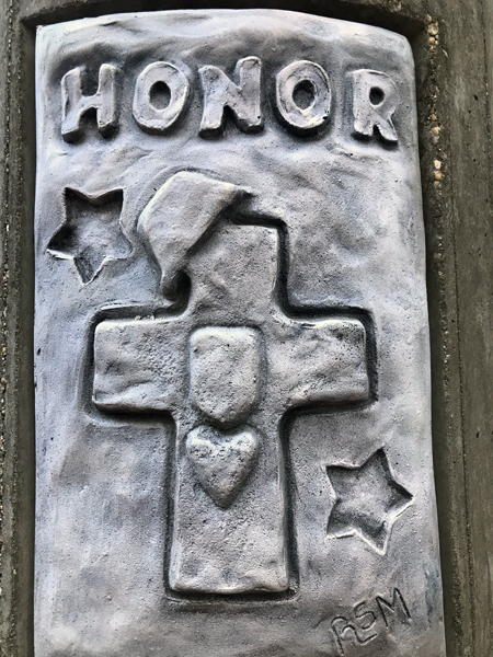 Honor cross at column at Alabama Veterans Memorial Park