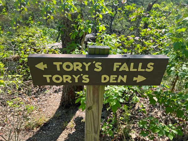 directional sign for Tory's Den and Waterfall
