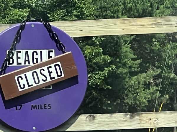 Beagle Ridge closed sign