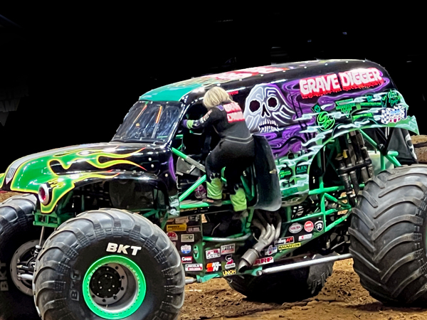 Krysten Anderson in Grave Digger