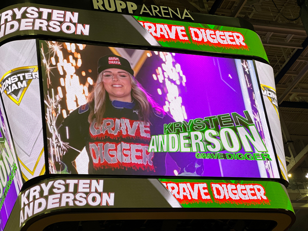 KRYSTEN ANDERSON IN GRAVE DIGGER