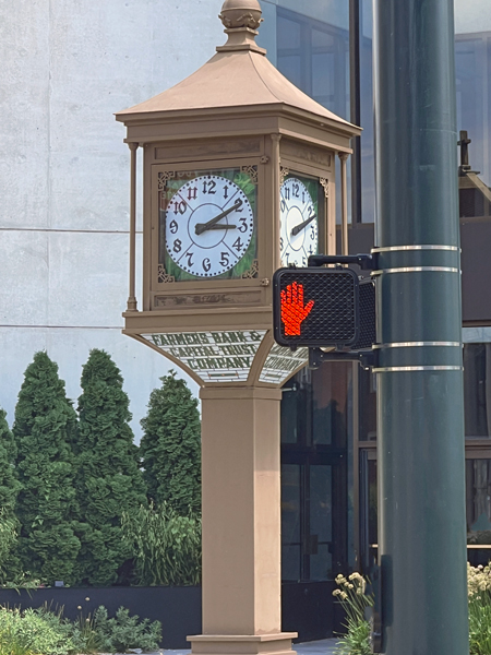 clock in Frankfort KY