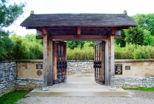 entry to Yuko-En on the Elkhorn