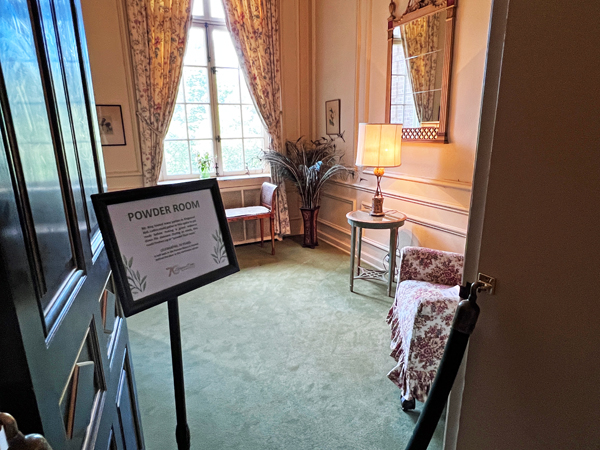 A small Powder Room