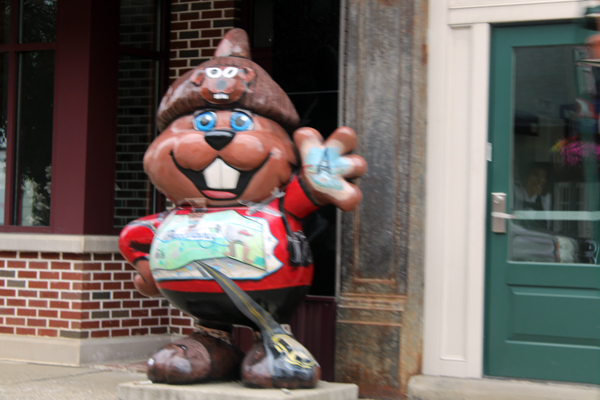 Punxsutawney Phil groundhog statue