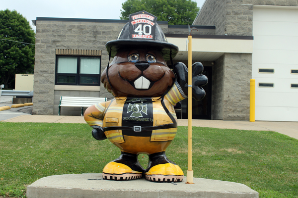 Punxsutawney Phil groundhog statue