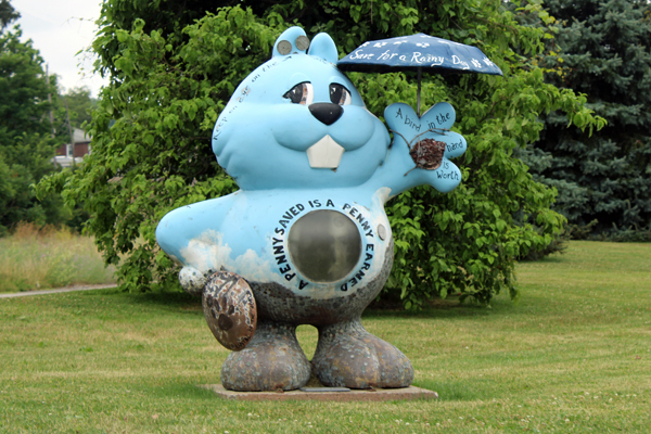 Punxsutawney Phil groundhog statue