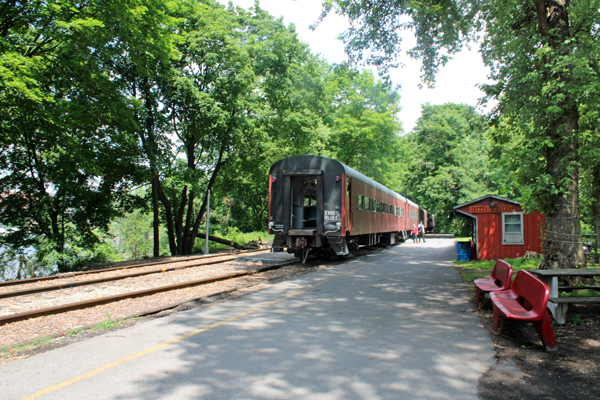 Delaware River train