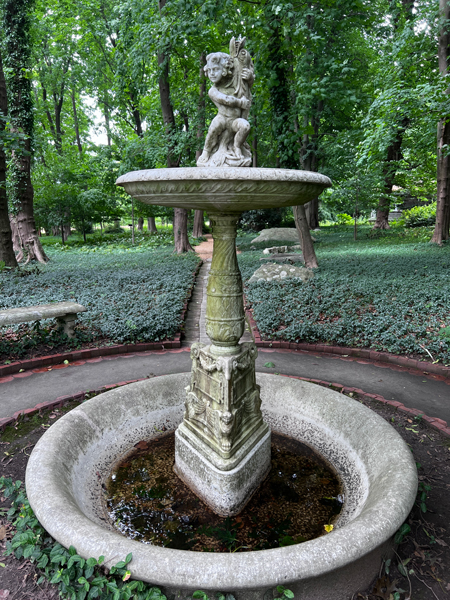 dry fountain