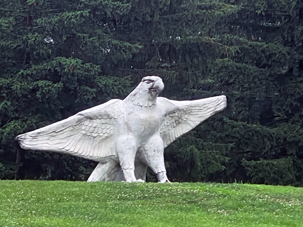 big eagle statue