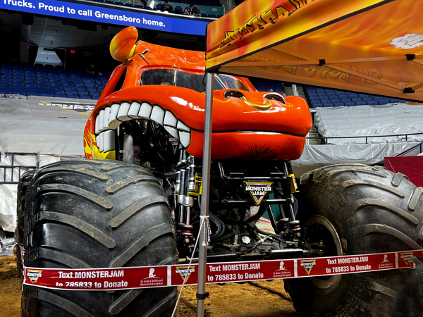 El Toro Loco Monster Truck