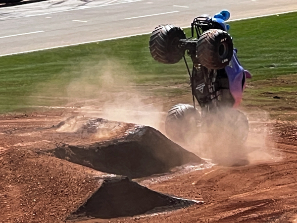 Sparkle Smash monster truck