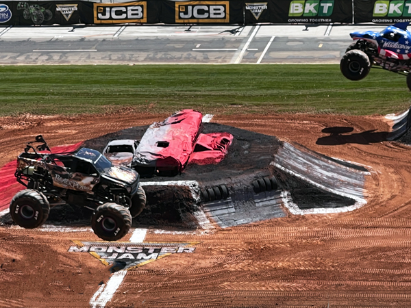 Black Pearl nd Meglodong Stars Monster Trucks
