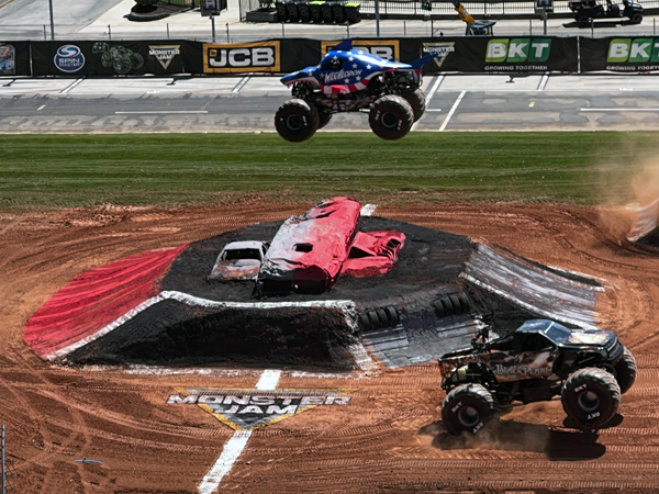 Black Pearl nd Meglodong Stars Monster Truck