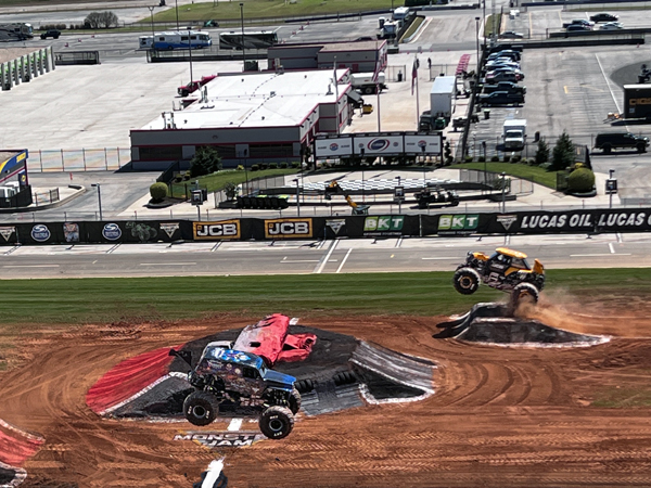 Son-uva-Digger beat JCB Digatron defeated Black Pearl