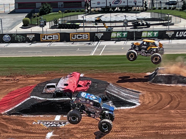 Son-uva-Digger beat JCB Digatron defeated Black Pearl