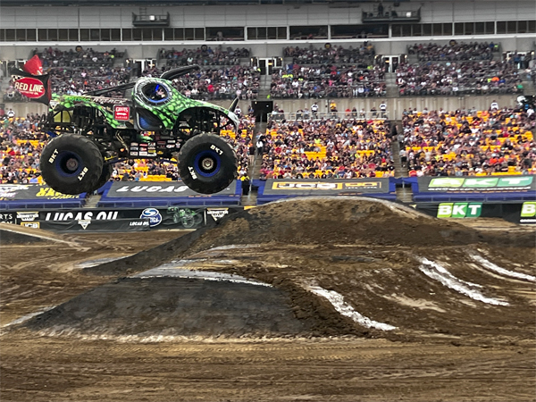 Jurassic Attack Monster Truck 