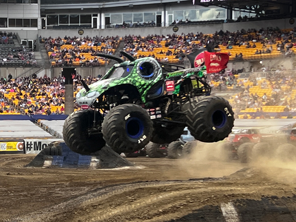 Jurassic Attack Monster Truck 