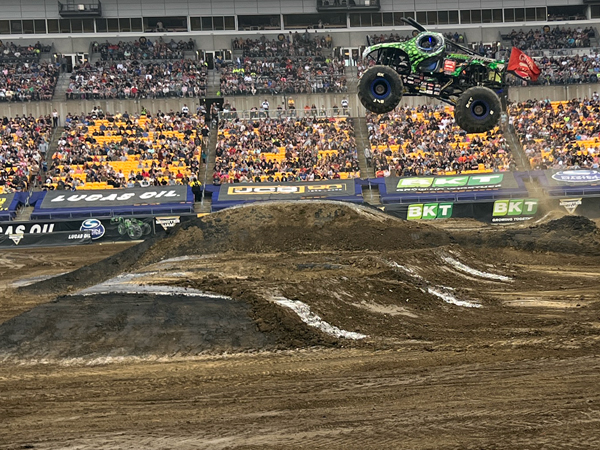 Jurassic Attack Monster Truck 