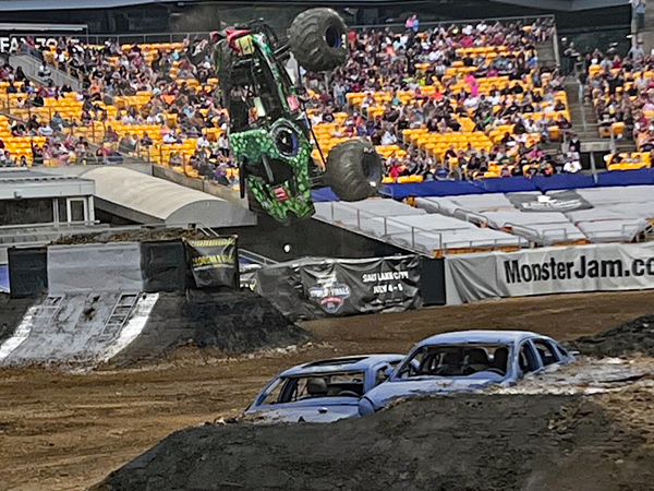 Jurassic Attack Monster Truck 