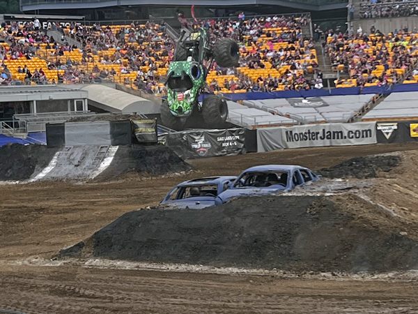 Jurassic Attack Monster Truck 