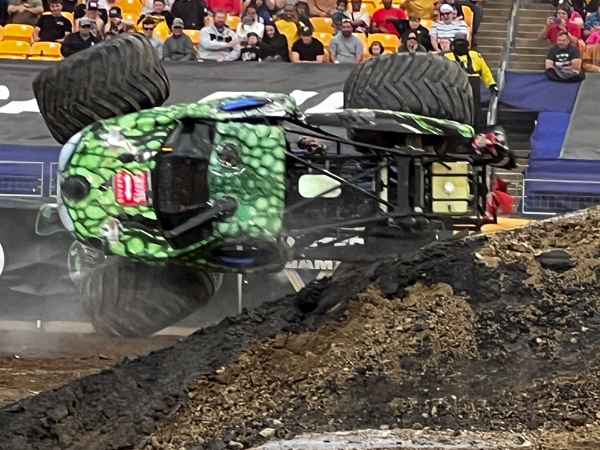 Jurassic Attack Monster Truck 