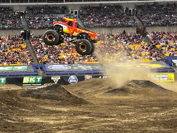 El Toro Loco Monster Truck