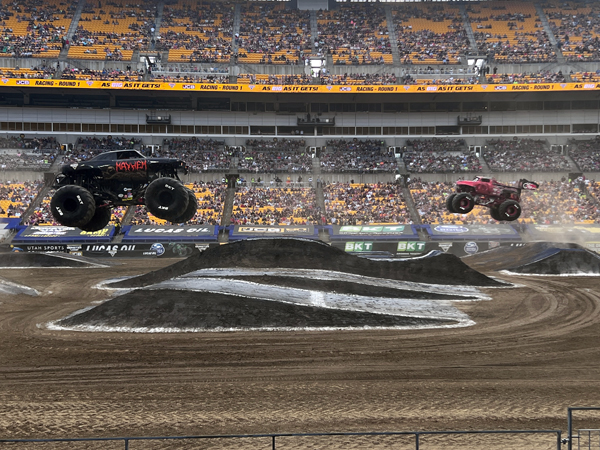 Mayhem and Vendetta Mosnter Trucks racing