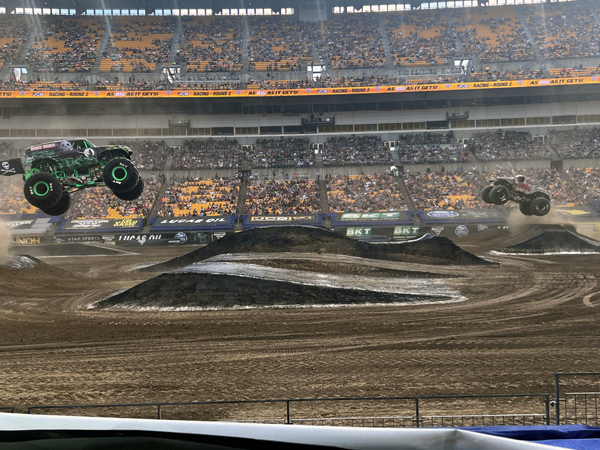 racin Monster Trucks