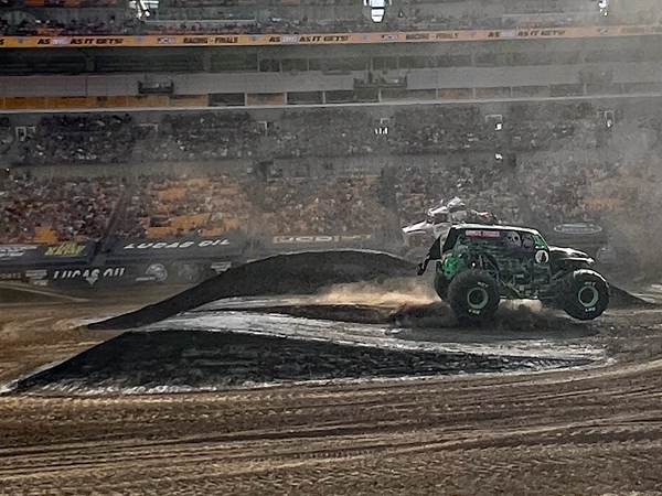 Lucas Stabilizer vs Grave Digger