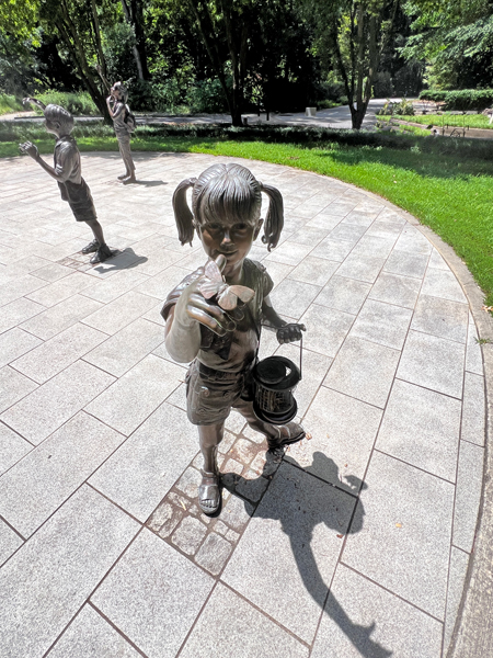children's statues