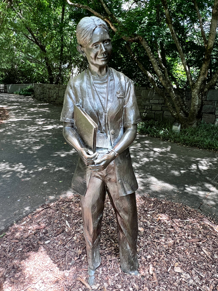 statue