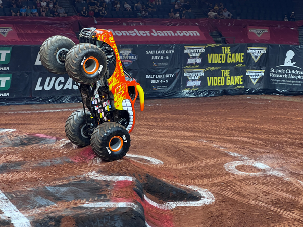 El Toro Loco Monster Truck 