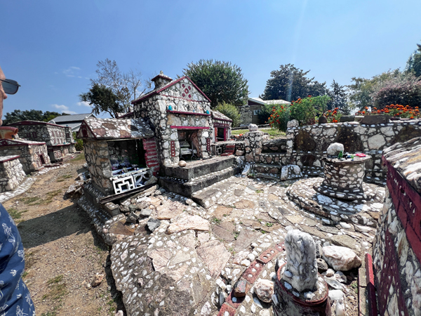 Shangi-La-Village