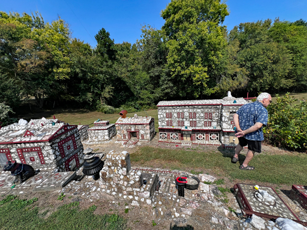 Lee Duquette at Shangi-La-Village