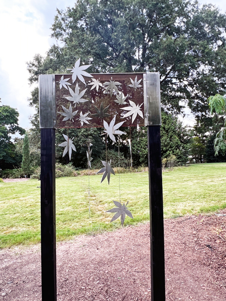 Metal leaves that blow in the wind