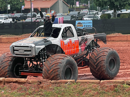 Mason Rife in Outlaw was the donut winner