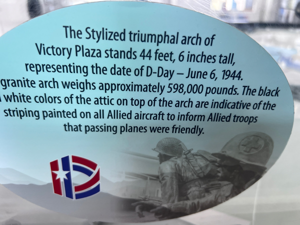 sign about triumphal arch