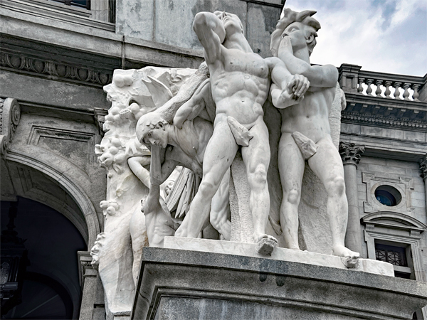 statues