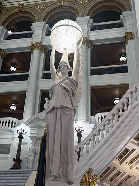 statue