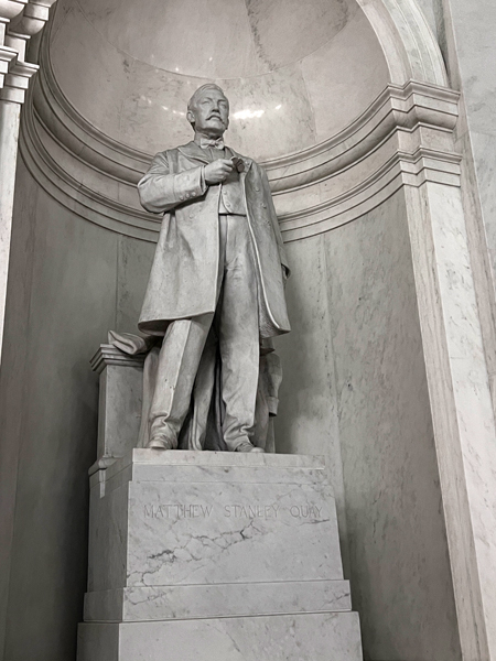 statue