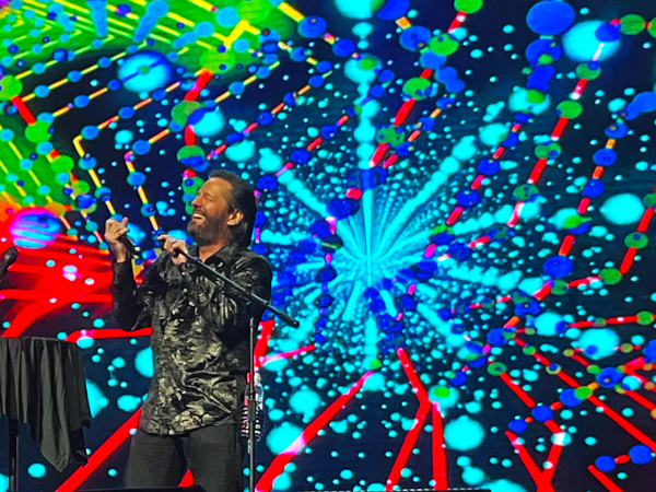 Terry Fator singing as himself