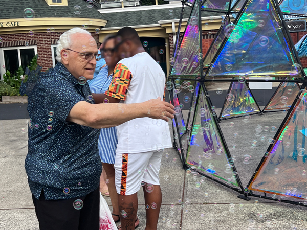 Lee Duquette and bubbles