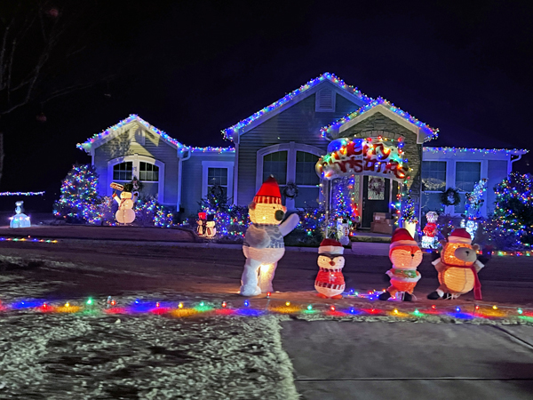 Christmas Decorations in Shelly Woods