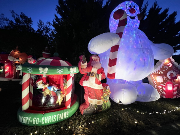 Christmas decor in Tega Cay