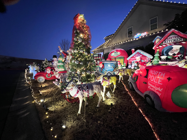 Christmas decor in Tega Cay