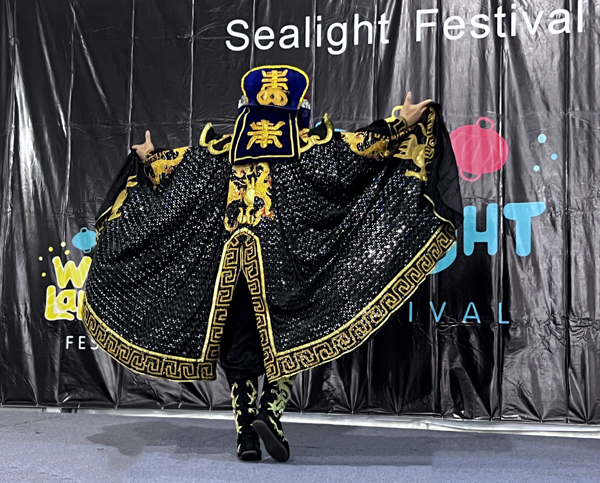 The Amazing Face Changing Performer