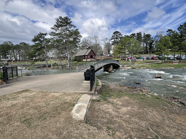 the bridge over Noccalula Falls