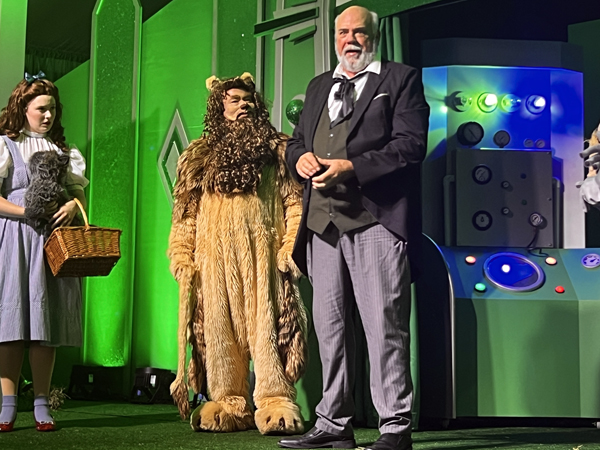 Dorothy, Lion and The Wizard of OZ
